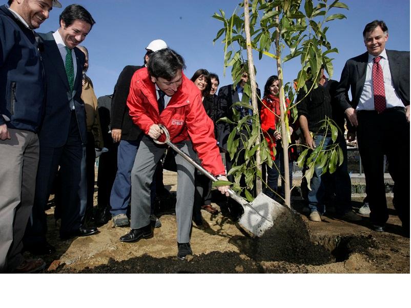 Ministro Golborne inspecciona avances en construcción de Parque Cultural de Valparaíso