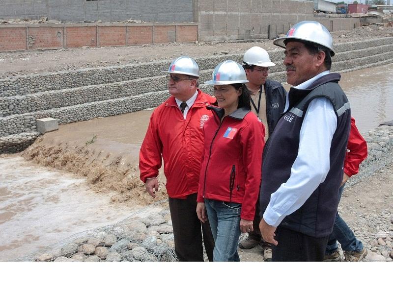 Ministra (s) Silva monitorea estado de caminos y cauces en Arica tras precipitaciones