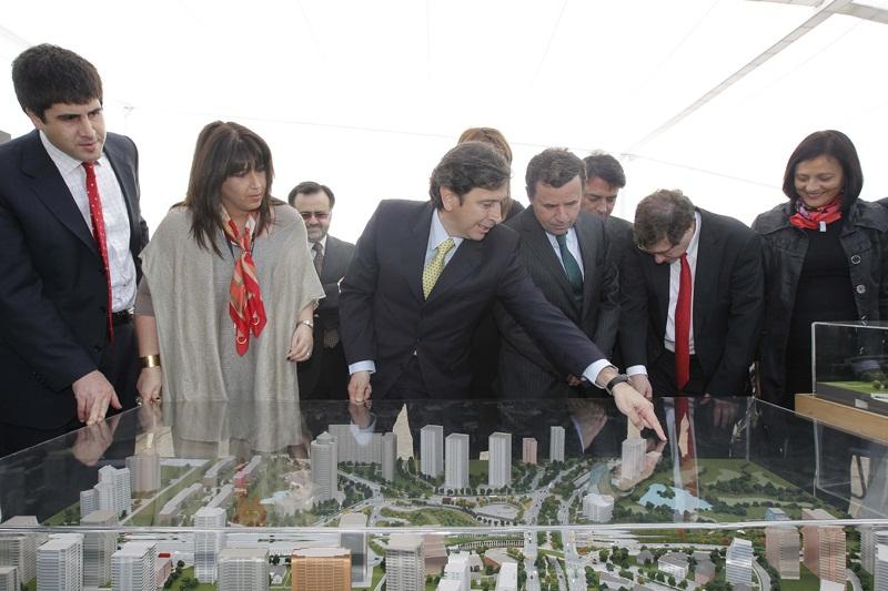 Ministro Golborne anuncia inicio de obras del Plan Santiago Centro Oriente
