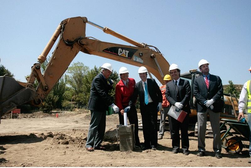 Ministros Golborne y Cruz–Coke inspeccionan inicio de construcción del nuevo Teatro Regional de Rancagua