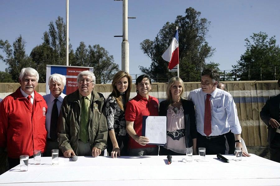 Ministro Golborne firma acuerdos para enfrentar la sequía en el valle del Aconcagua